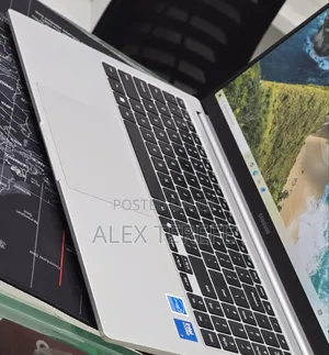 New Laptop Samsung Galaxy Book4 16GB Intel Core 7 SSD 512GB