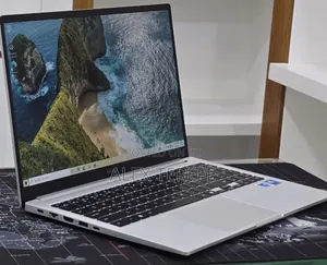 New Laptop Samsung Galaxy Book4 16GB Intel Core 7 SSD 512GB
