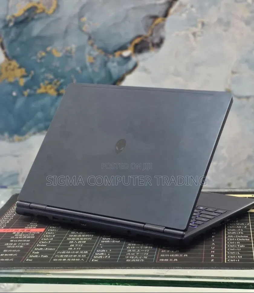 New Laptop Alienware M16 32GB Intel Core Ultra 9 SSD 1T