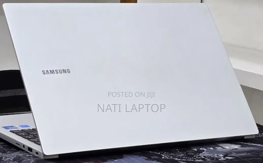 New Laptop Samsung Chromebook Pro 16GB Intel Core 7 SSD 512GB