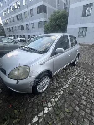 Toyota Vitz 2001 Silver