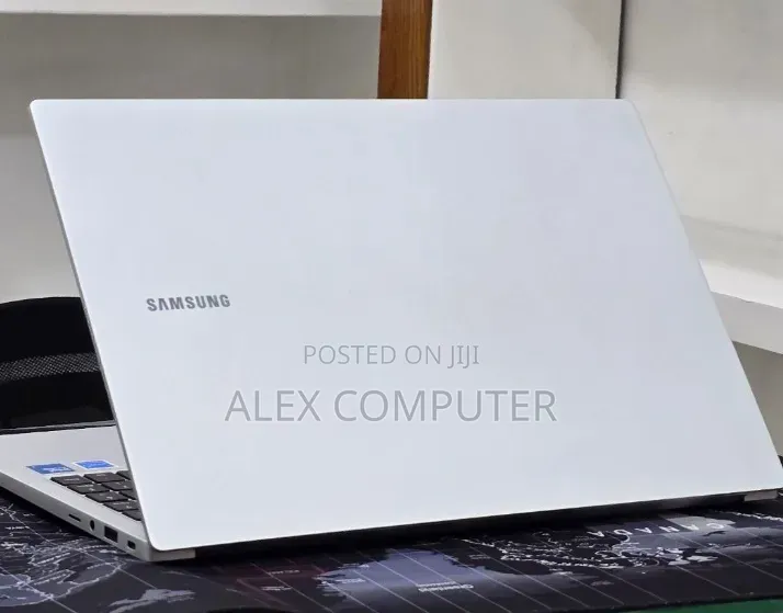New Laptop Samsung Galaxy Book4 16GB SSD 512GB