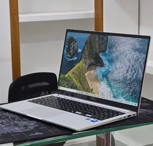New Laptop Samsung Galaxy Book4 16GB SSD 512GB