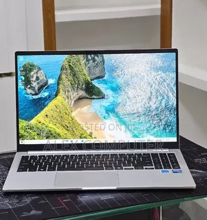 New Laptop Samsung Galaxy Book4 16GB SSD 512GB
