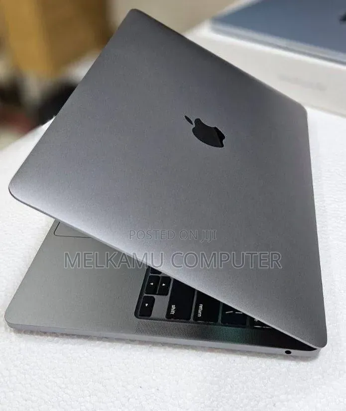 New Laptop Apple MacBook Pro 2022 M2 8GB Apple M2 SSD 256GB