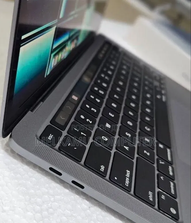 New Laptop Apple MacBook Pro 2022 M2 8GB Apple M2 SSD 256GB