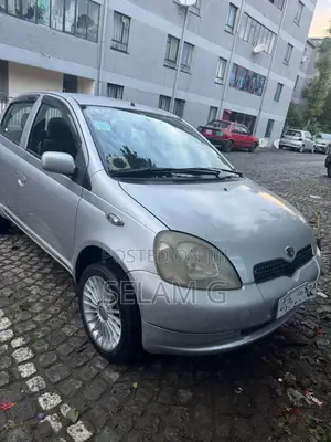 Toyota Vitz 2001 Silver