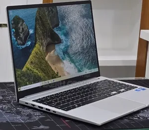 New Laptop Samsung Galaxy Book4 16GB Intel Core i7 SSD 512GB