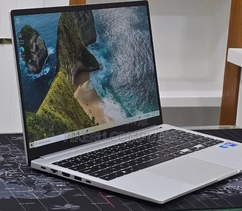New Laptop Samsung Galaxy Book4 16GB Intel Core i7 SSD 512GB