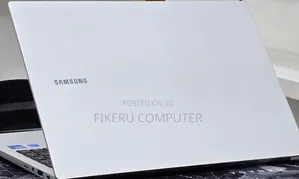 New Laptop Samsung Galaxy Book4 16GB Intel Core i7 SSD 512GB