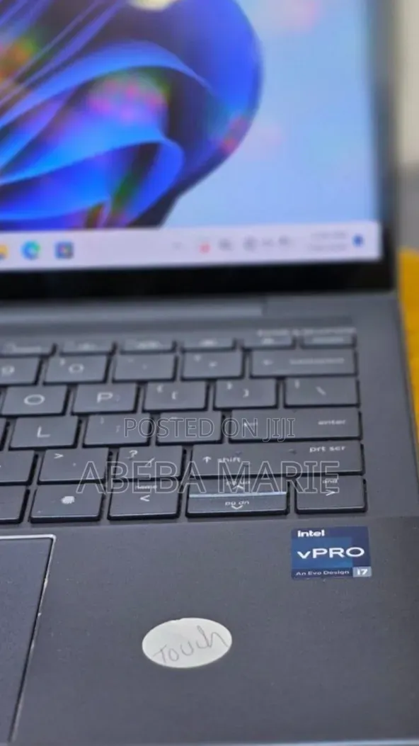 New Laptop HP Dragonfly G4 16GB Intel Core i7 SSD 512GB