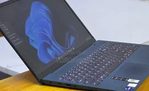 New Laptop Lenovo Ideapad 3 16GB Intel Core i7 SSD 512GB