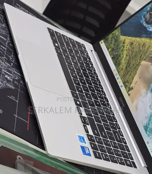 New Laptop Samsung Galaxy Book4 16GB Intel Core i7 SSD 512GB