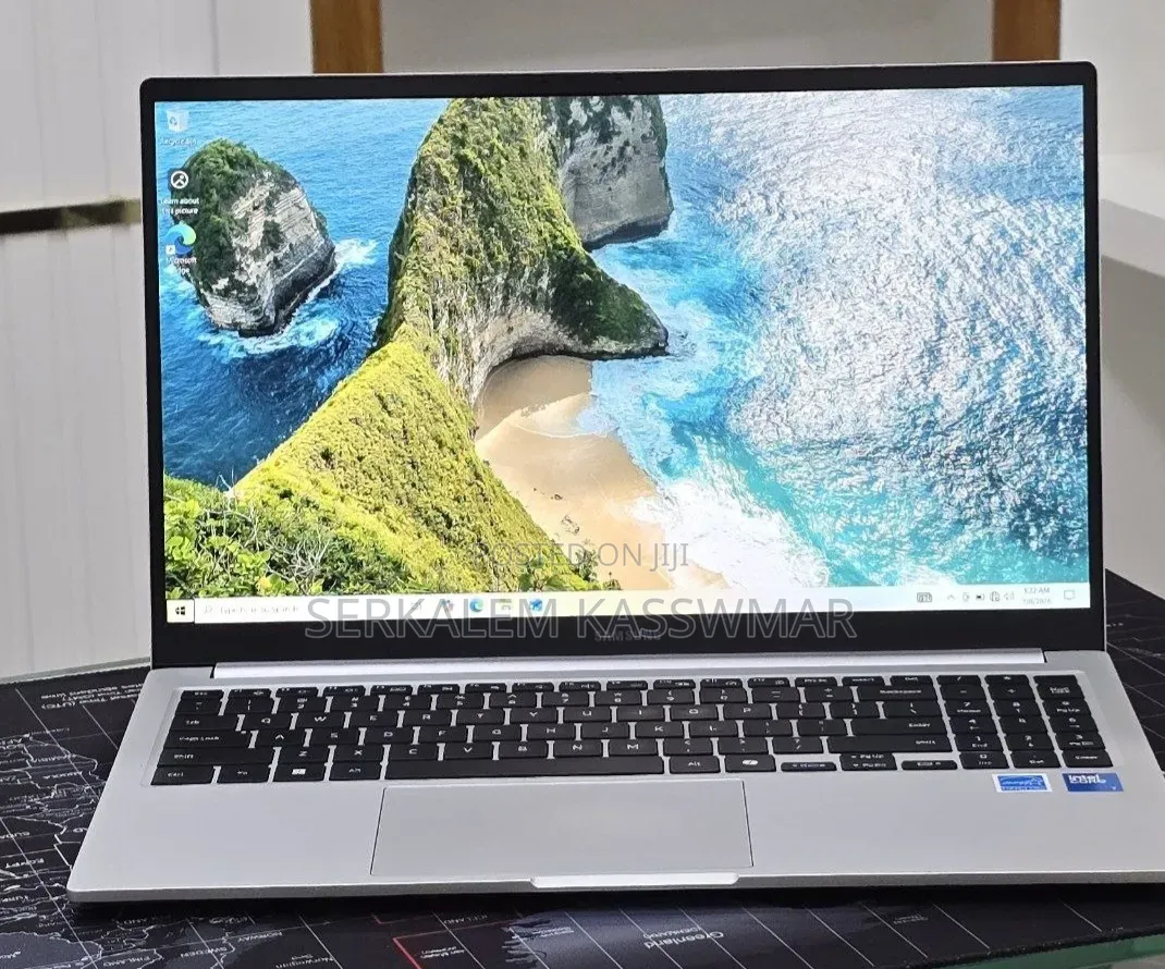 New Laptop Samsung Galaxy Book4 16GB Intel Core i7 SSD 512GB