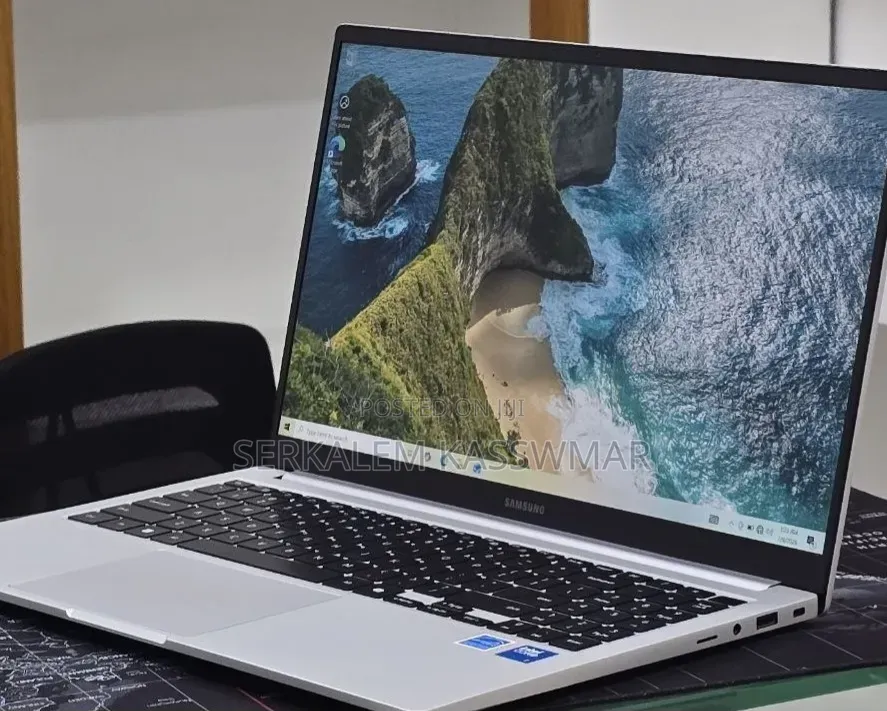 New Laptop Samsung Galaxy Book4 16GB Intel Core i7 SSD 512GB