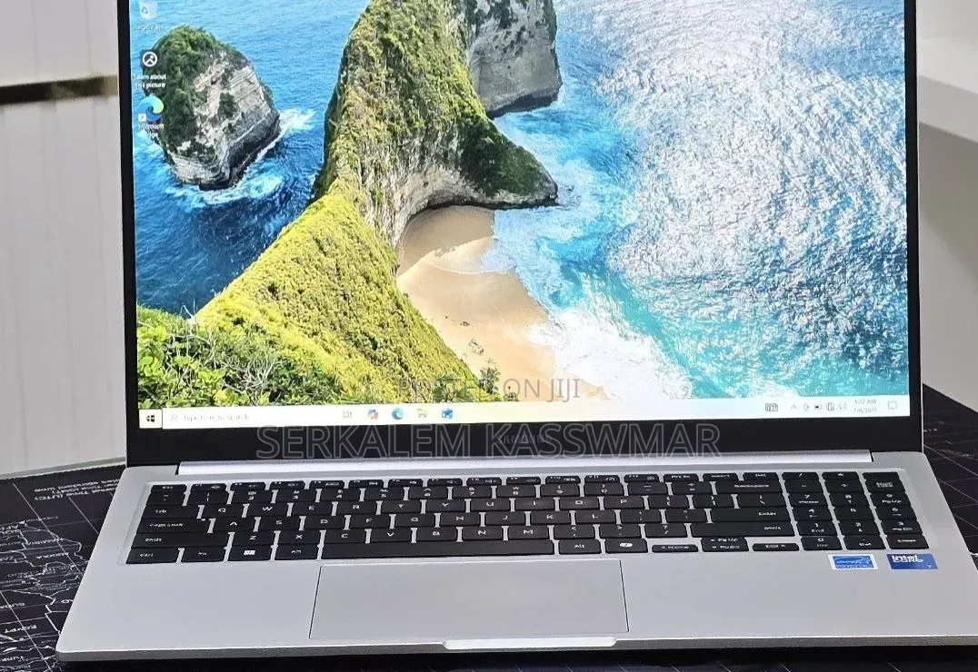 New Laptop Samsung Galaxy Book4 16GB Intel Core i7 SSD 512GB