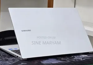 New Laptop Samsung Galaxy Book4 16GB Intel Core 7 SSD 512GB