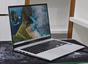 New Laptop Samsung Galaxy Book4 16GB Intel Core 7 SSD 512GB