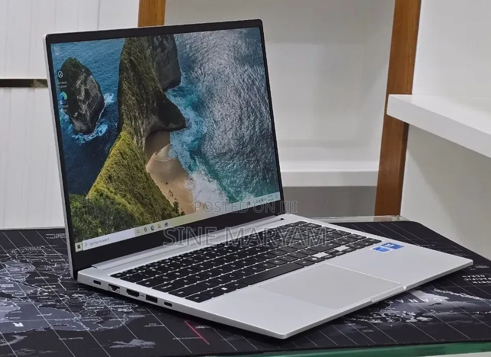 New Laptop Samsung Galaxy Book4 16GB Intel Core 7 SSD 512GB