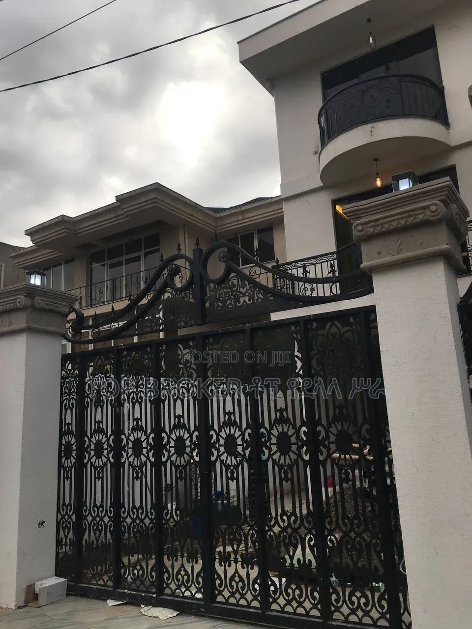 Furnished 6bdrm Villa in New Luxury, Bole for sale