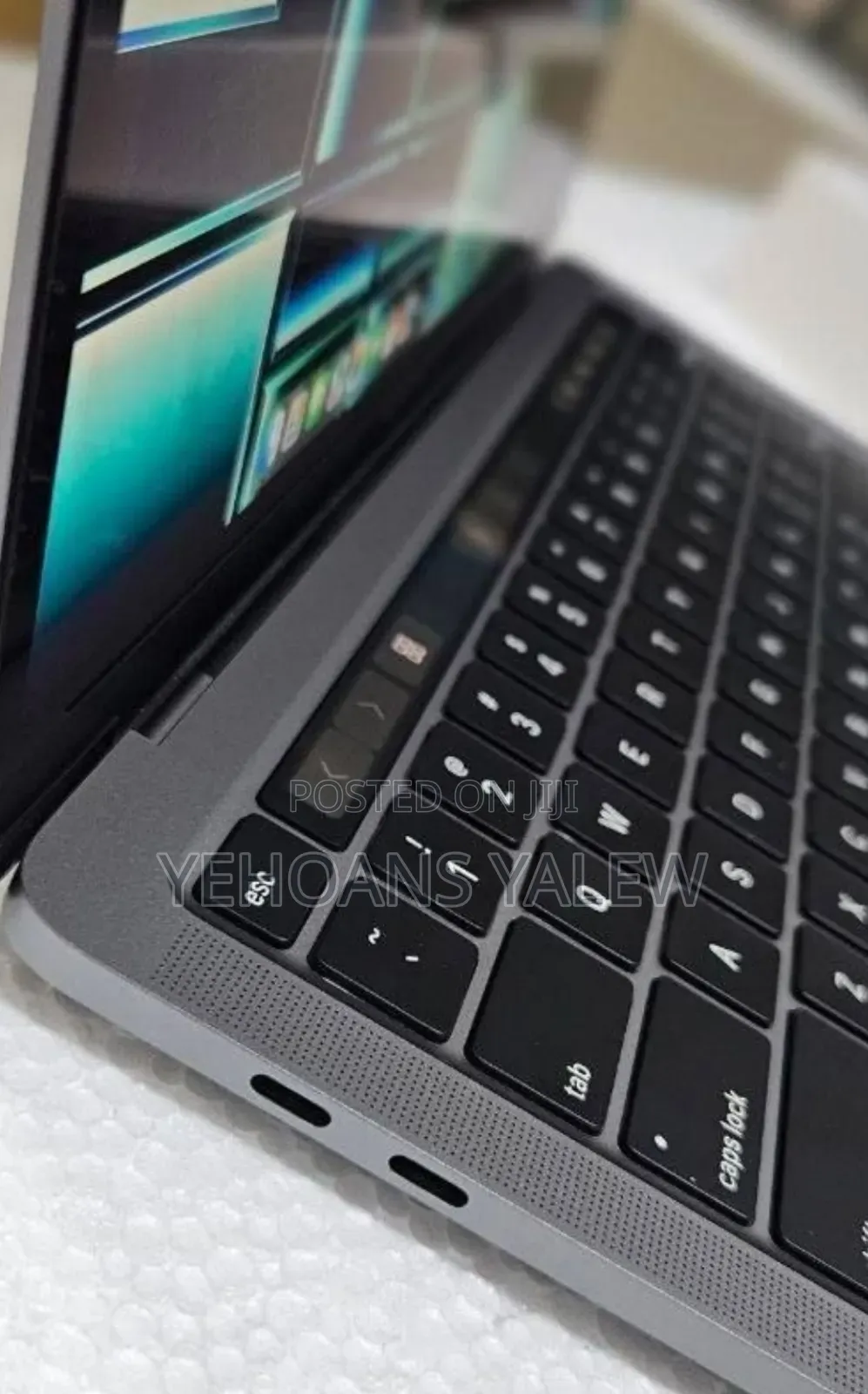 New Laptop Apple MacBook Pro 2022 M2 8GB Intel Core M2 SSD 256GB