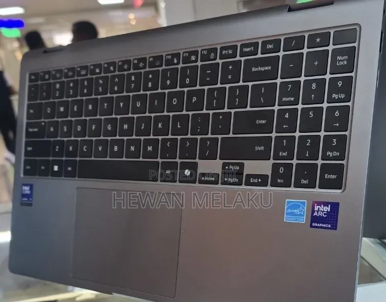 New Laptop Samsung 16GB Intel Core Ultra 7 SSD 512GB