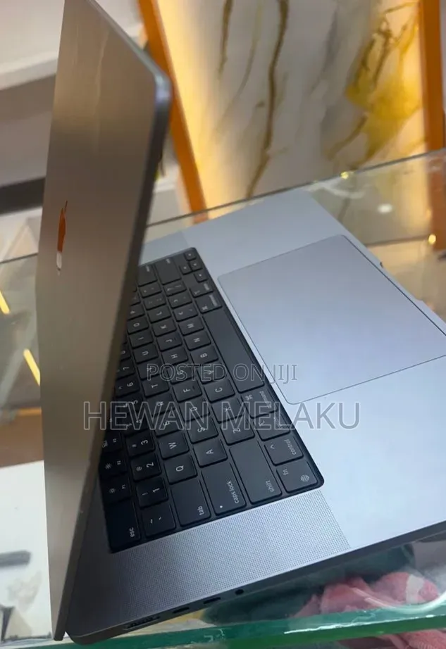 New Laptop Apple MacBook Pro 2021 M1 16GB Apple M1 Pro SSD 512GB
