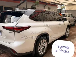 Toyota Highlander Hybrid 2024 White