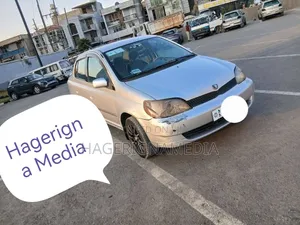 Toyota Platz 2001 Silver