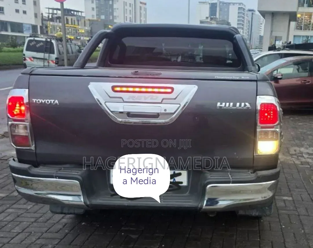 Toyota Hilux 2020 Black