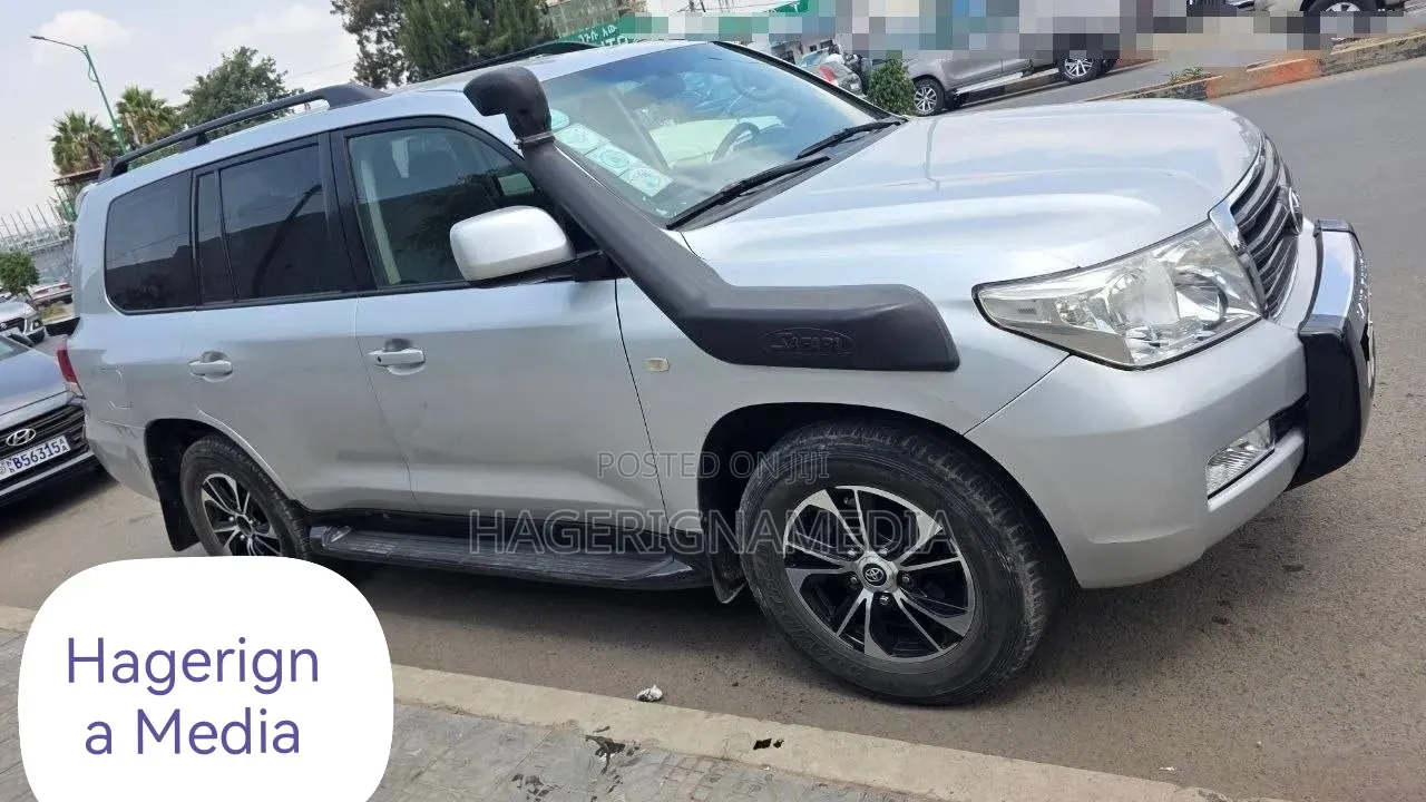 Toyota Land Cruiser 2010 Silver
