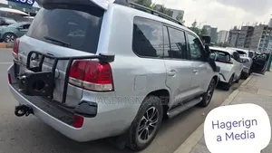 Toyota Land Cruiser 2010 Silver