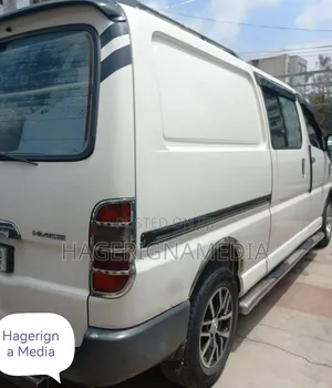 Toyota HiAce 2005 White