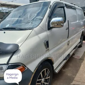 Toyota HiAce 2005 White