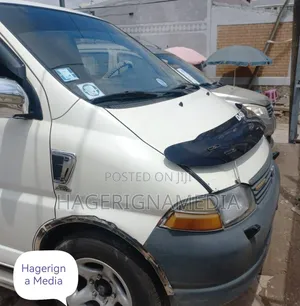 Toyota HiAce 2005 White