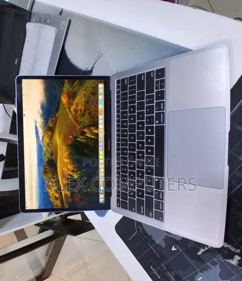 New Laptop Apple MacBook 8GB Intel Core i5 SSD 128GB