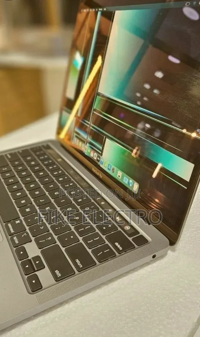 New Laptop Apple MacBook Pro 2022 M2 8GB Apple M2 SSD 256GB