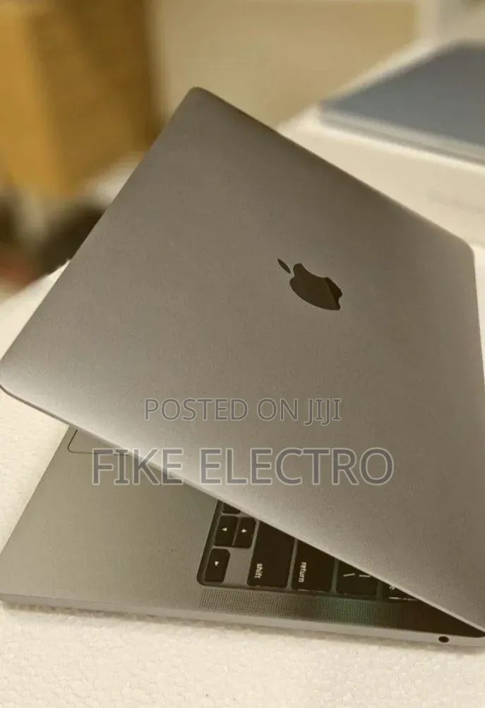 New Laptop Apple MacBook Pro 2022 M2 8GB Apple M2 SSD 256GB