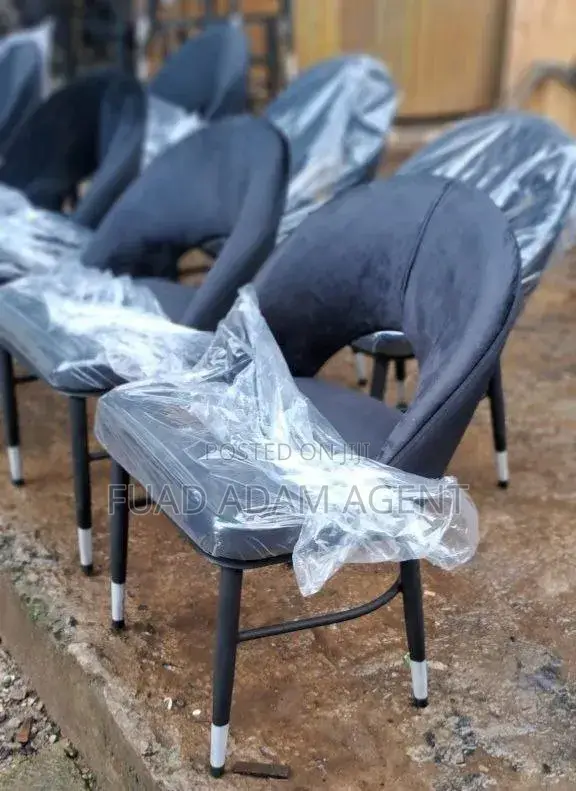 Modern Leather Café Chair/ዘመናዊ የሌዘር ና የጨርቅ የካፌ ወንበር