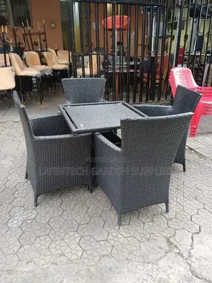 4-Seater Rattan Dining Set /4 መቀመጫ ራታን ጠረጴዛ እና ወንበር ስብስብ