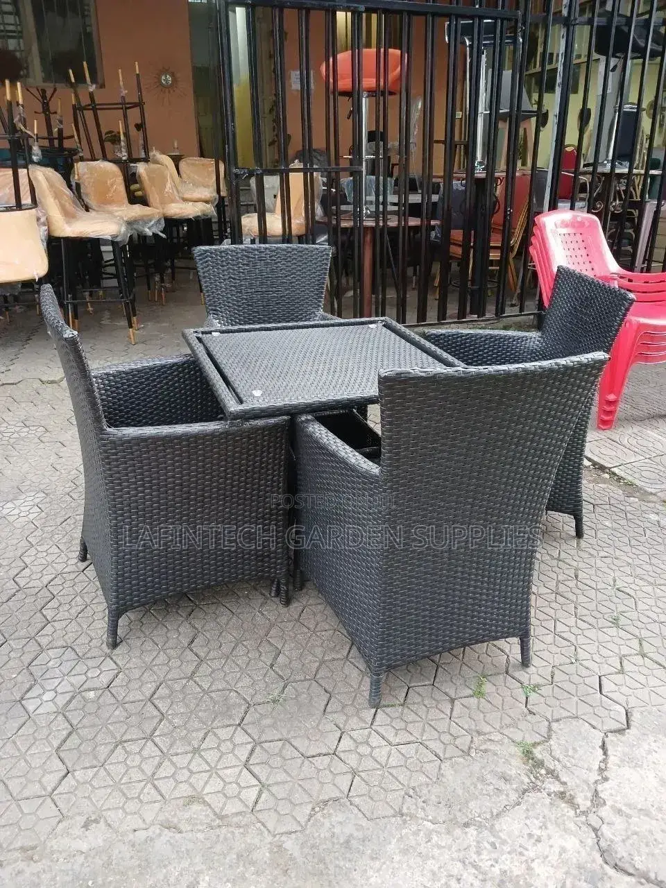 4-Seater Rattan Dining Set /4 መቀመጫ ራታን ጠረጴዛ እና ወንበር ስብስብ