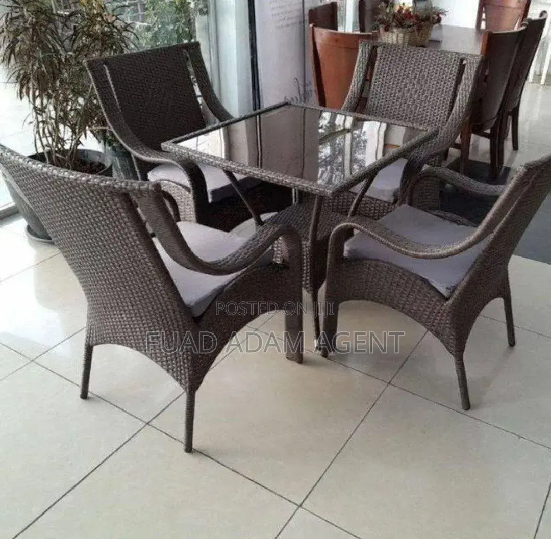 4-Seater Rattan Dining Set /4 መቀመጫ ራታን ጠረጴዛ እና ወንበር ስብስብ