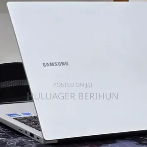 Laptop Samsung Galaxy Book4 16GB Intel Core i7 SSD 512GB