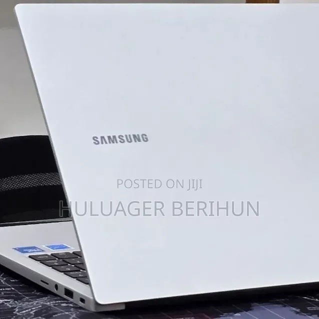 Laptop Samsung Galaxy Book4 16GB Intel Core i7 SSD 512GB
