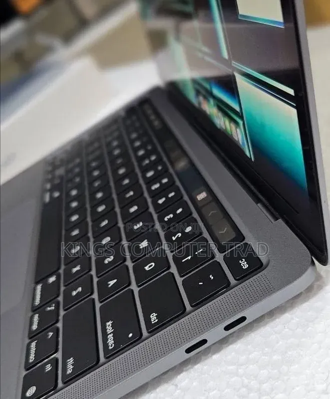New Laptop Apple MacBook Pro 2023 M2 8GB Apple M2 SSD 256GB