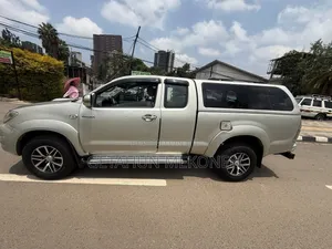 Toyota Hilux 2011 Gold