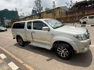 Toyota Hilux 2011 Gold