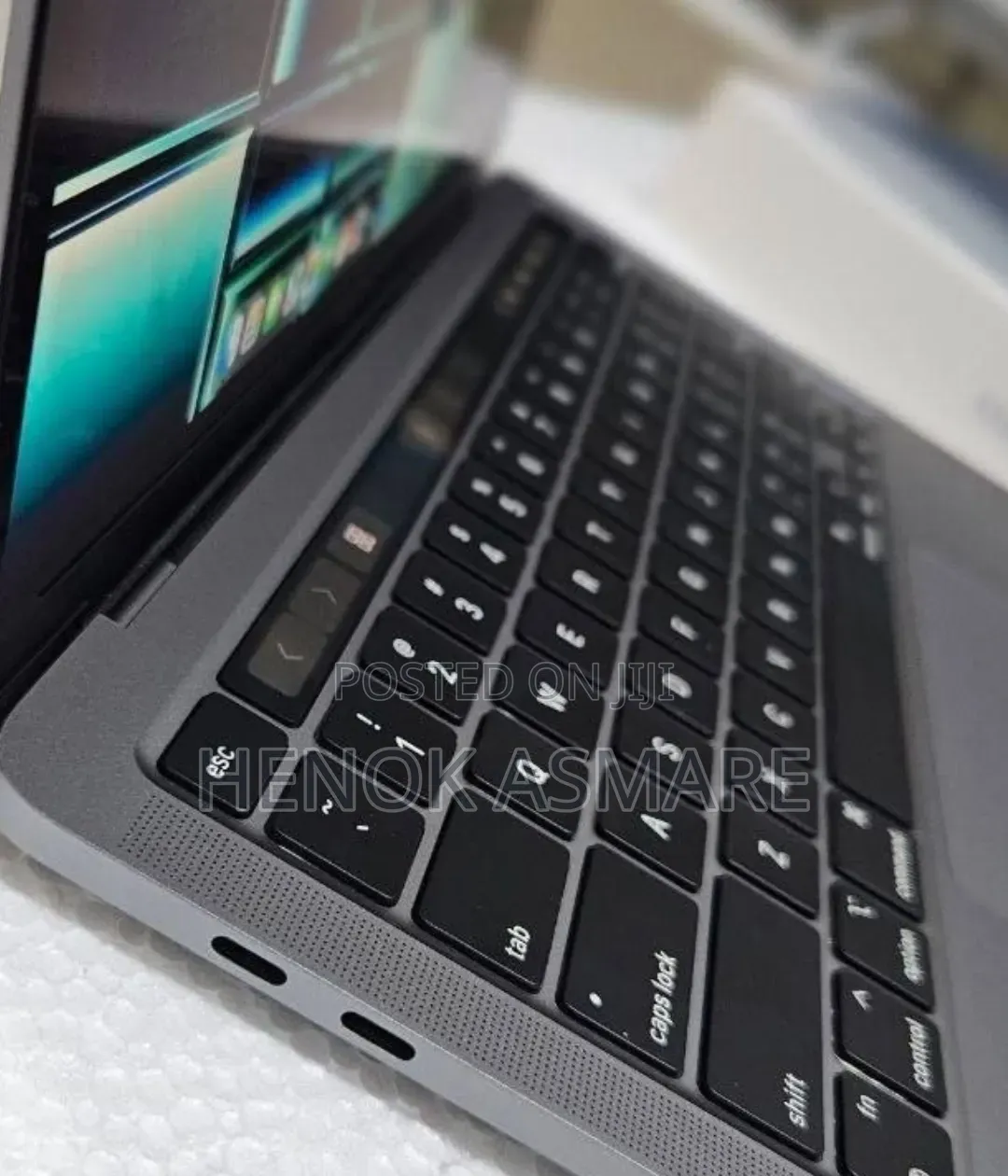 New Laptop Apple MacBook Pro 2022 M2 8GB Apple M2 SSD 256GB
