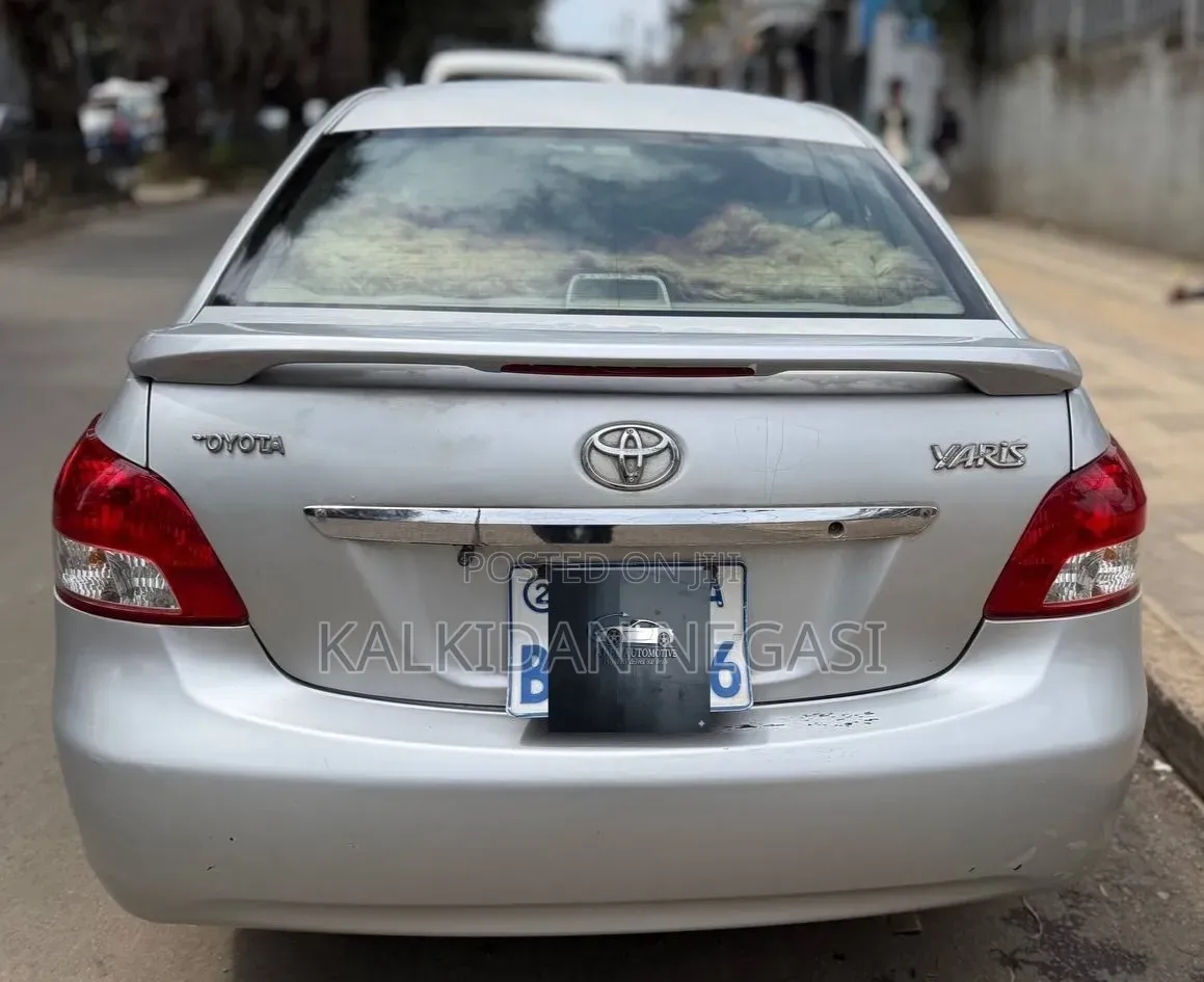 Toyota Yaris 2007 Gray