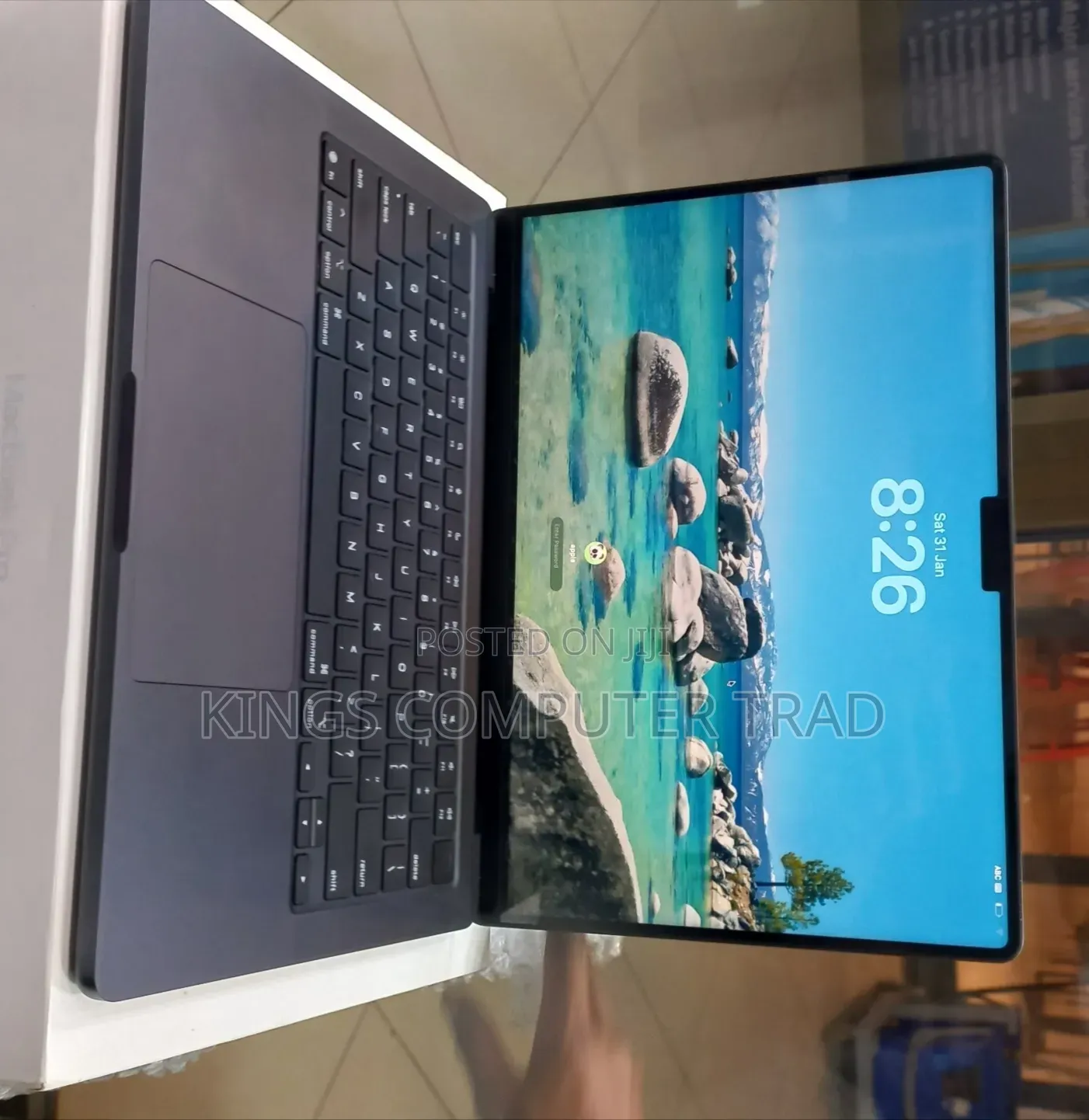New Laptop Apple MacBook Pro 2025 M5 16GB Apple M5 SSD 512GB